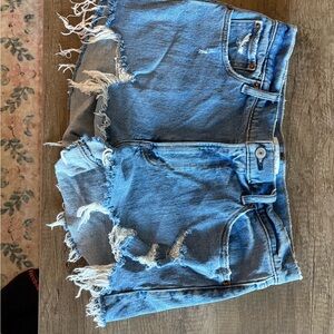 Abercrombie the “mom” short